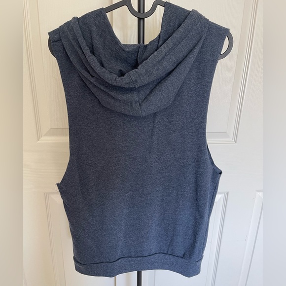 Women’s sleeveless workout hoodie - Picture 3 of 3